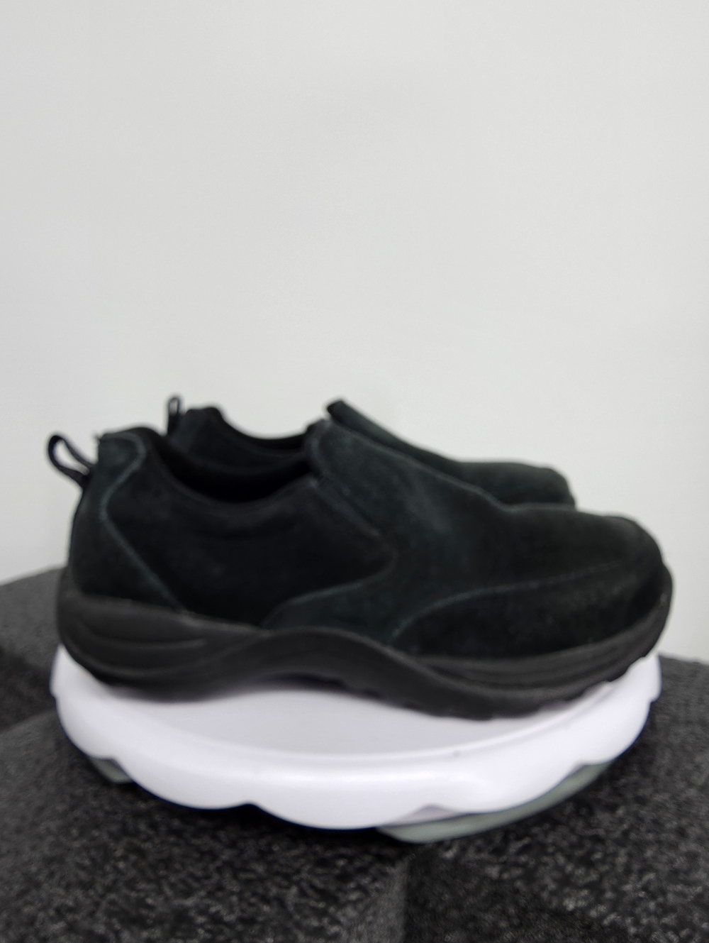 L.L. Bean Women’s 7 Black Suede Comfort Mocs Slip On Hiking Shoes - Picture 6 of 7